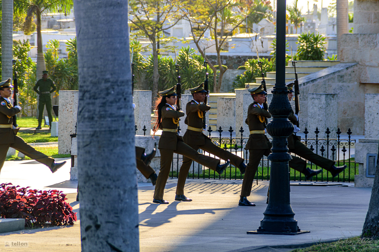 Raising the guard and lowering the national flag - My, The photo, Travels, Cuba, sights, Cemetery, Eternal flame, Guard of honor, Flag, Ritual, Military, Santiago, Longpost