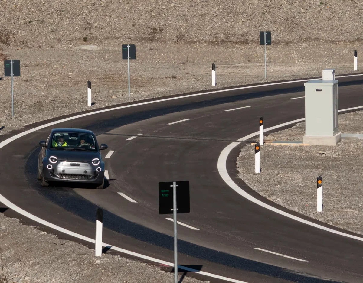 Italy has a road that charges electric cars on the go - Ecology, Scientists, Technics, Transport, Electric car, Italy, Longpost