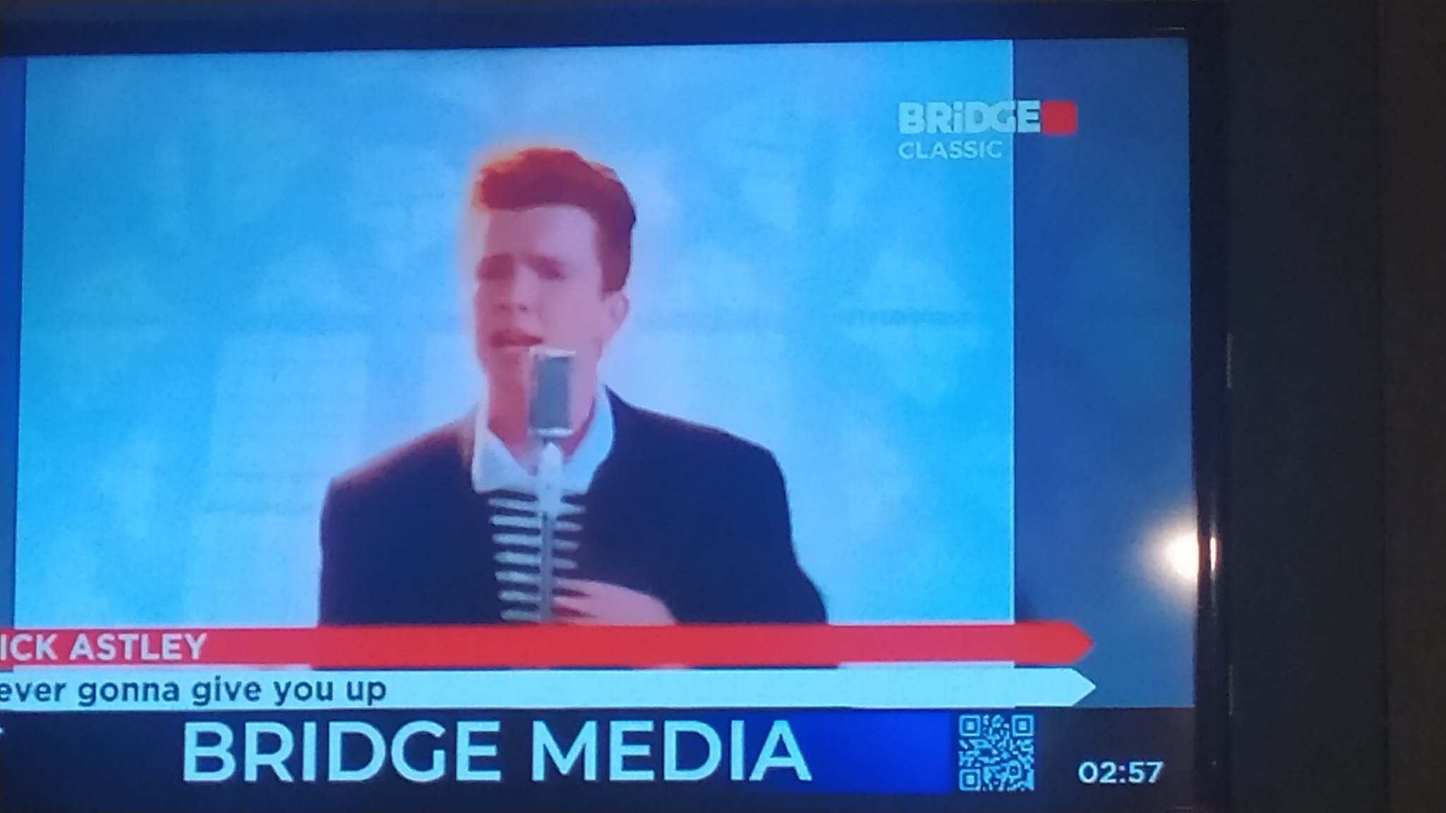 Рик Эйсли сегодня на Bridge TV. Сорри за шакалы. #RickRoll - Моё, Never Gonna Give You Up, Rick Astley, Bridge TV, Длиннопост