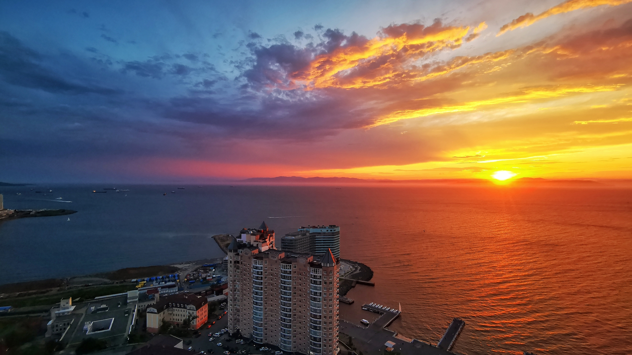 Sunset in Vladivostok 24.06.2022 - My, Sunset, Vladivostok, Sea, Дальний Восток, The sun, Height, The photo