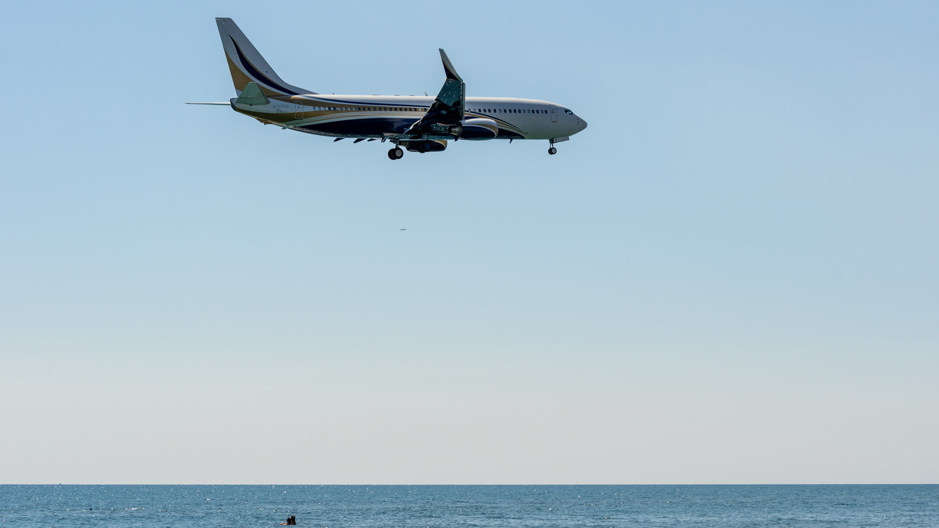 Spotting on the beach part 1 - My, Airplane, Vacation, Sea, Spotting, Aviation, Beach, Cyprus, The airport, Pentax, Pentax k-3, Airbus, Boeing, Longpost