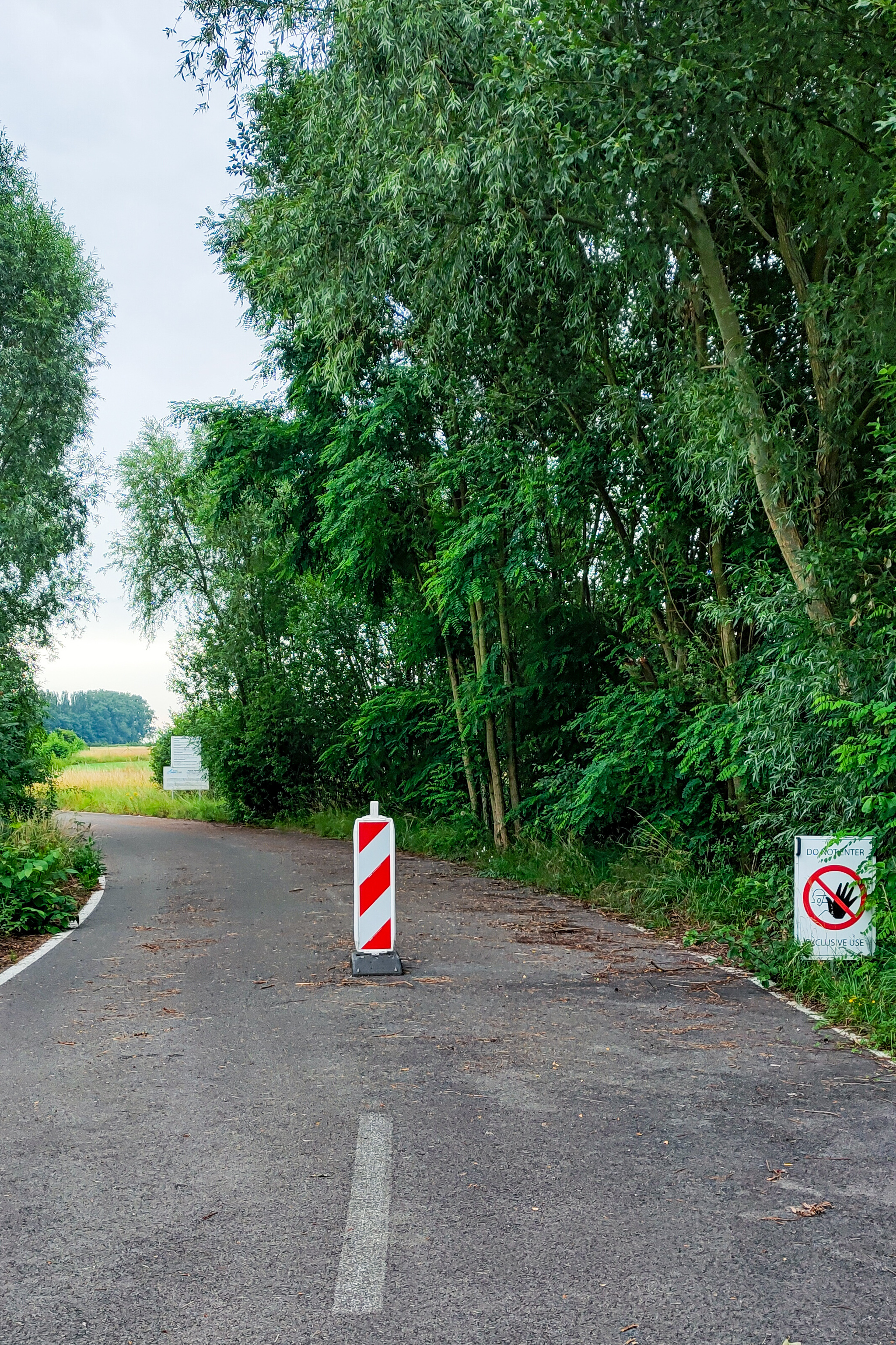 Утренняя пробежка по неработающей части аэропорта Limburg Regional (EBST) - Фотография, Мобильная фотография, Пробежка, Аэродром, Бельгия, Заброшенное, Длиннопост