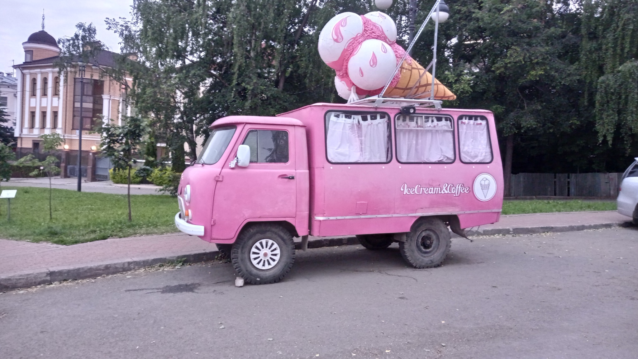 loaf of ice cream - Ice cream, Kirov, Auto, Pink, Unusual, UAZ