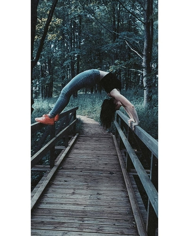 Reply to the post Instagrammer and the Bridge - Girls, Leg-split, Suspension bridge, Bridge, Reply to post, Longpost