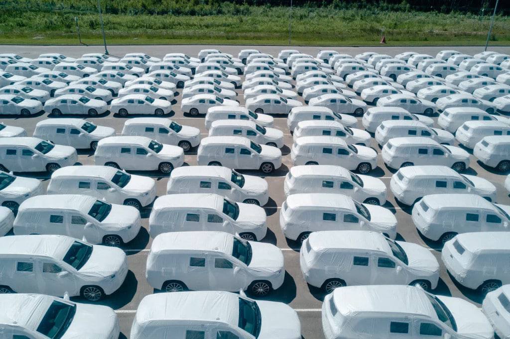 Hundreds of idle Mercedes found in a parking lot in the suburbs - Moscow, Transport, Mercedes, Parking, Подмосковье