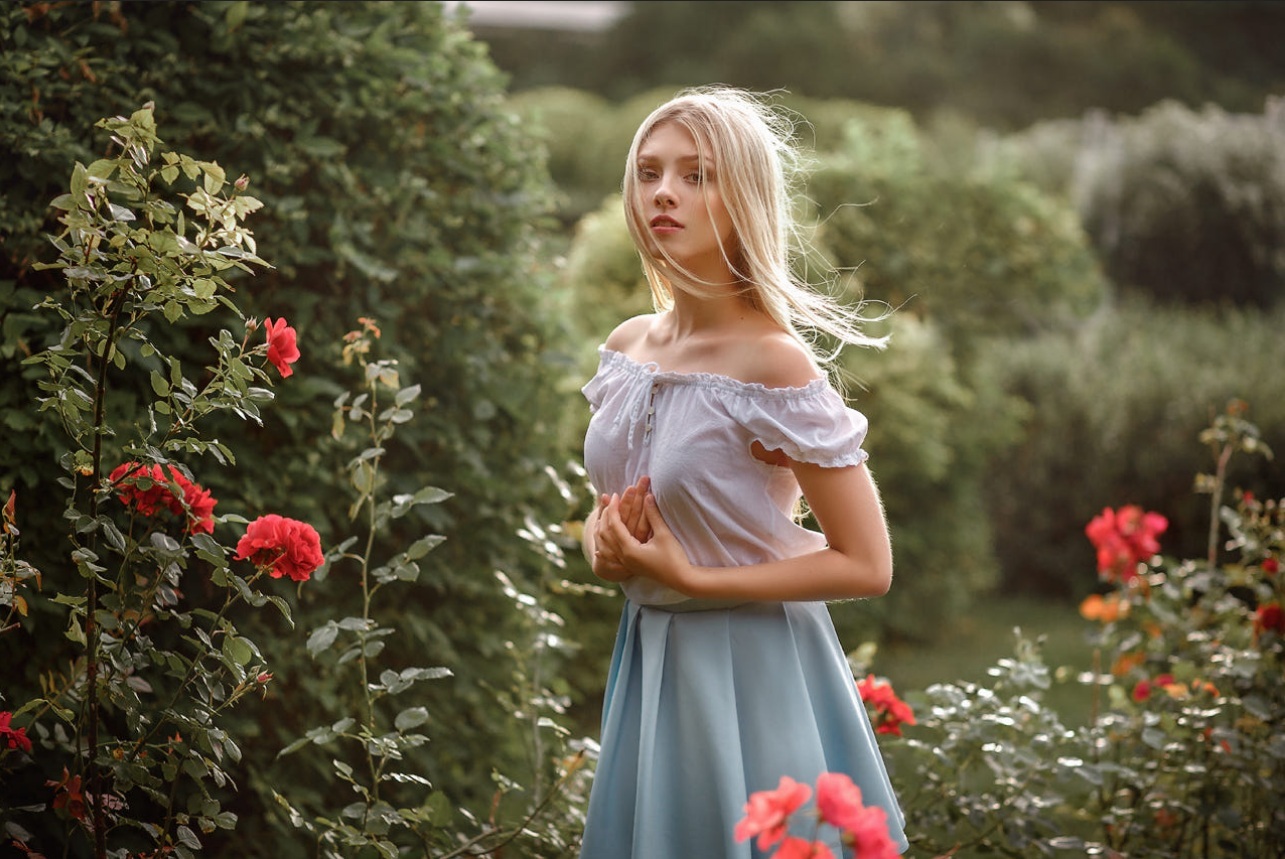 In the garden - Girls, The photo, Garden