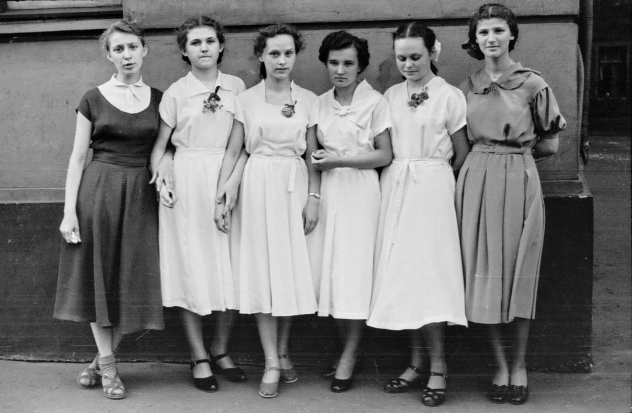 Graduates, 1957 - My, Old photo, Girls, Black and white photo, 50th, Leningrad, Longpost