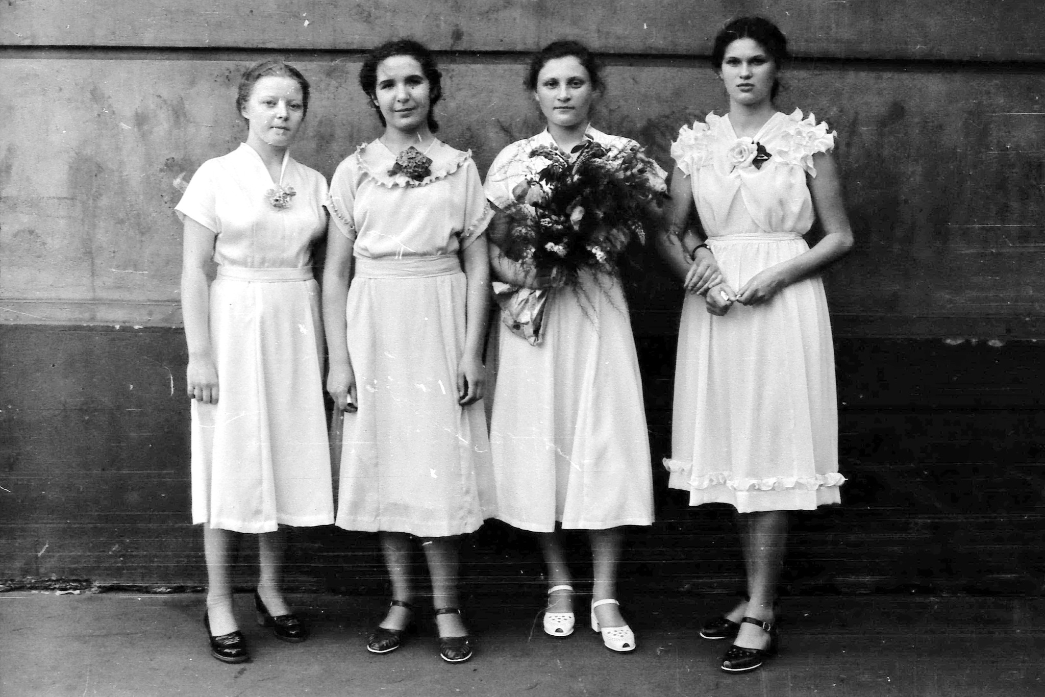 Graduates, 1957 - My, Old photo, Girls, Black and white photo, 50th, Leningrad, Longpost