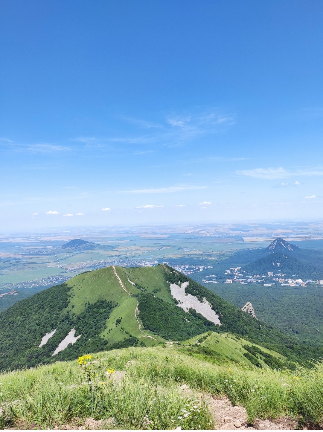 Trekking to Mount Beshtau (1402 m) - My, Hike, Beshtau, Leisure, Tourism, The mountains, Video, Vertical video, Longpost