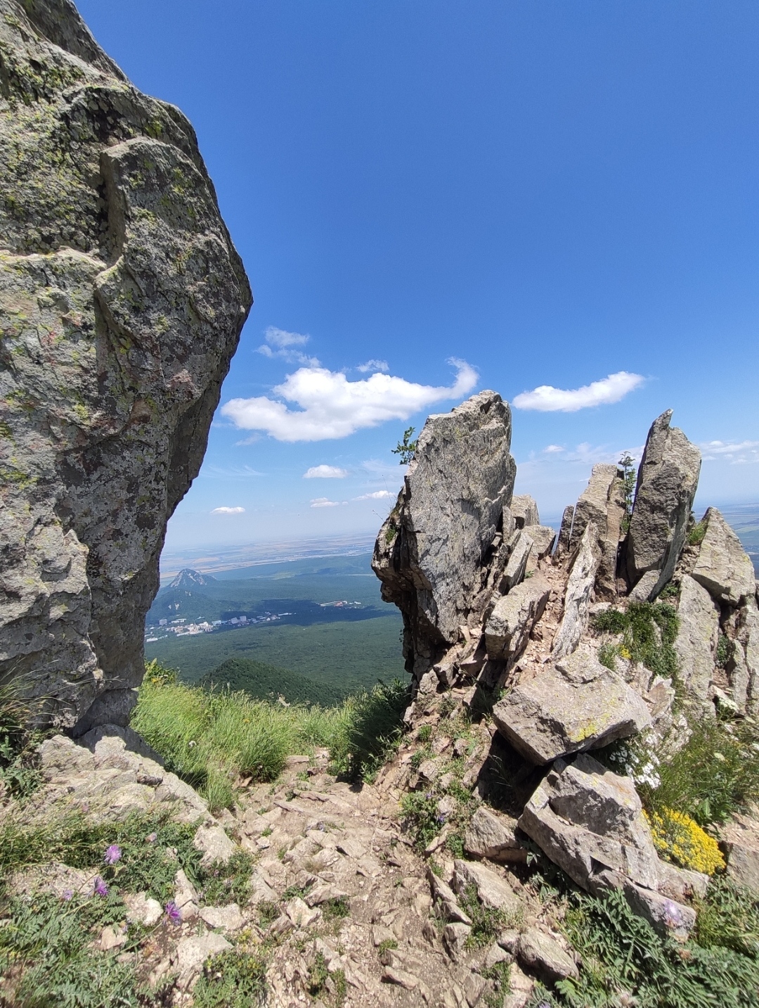 Trekking to Mount Beshtau (1402 m) - My, Hike, Beshtau, Leisure, Tourism, The mountains, Video, Vertical video, Longpost