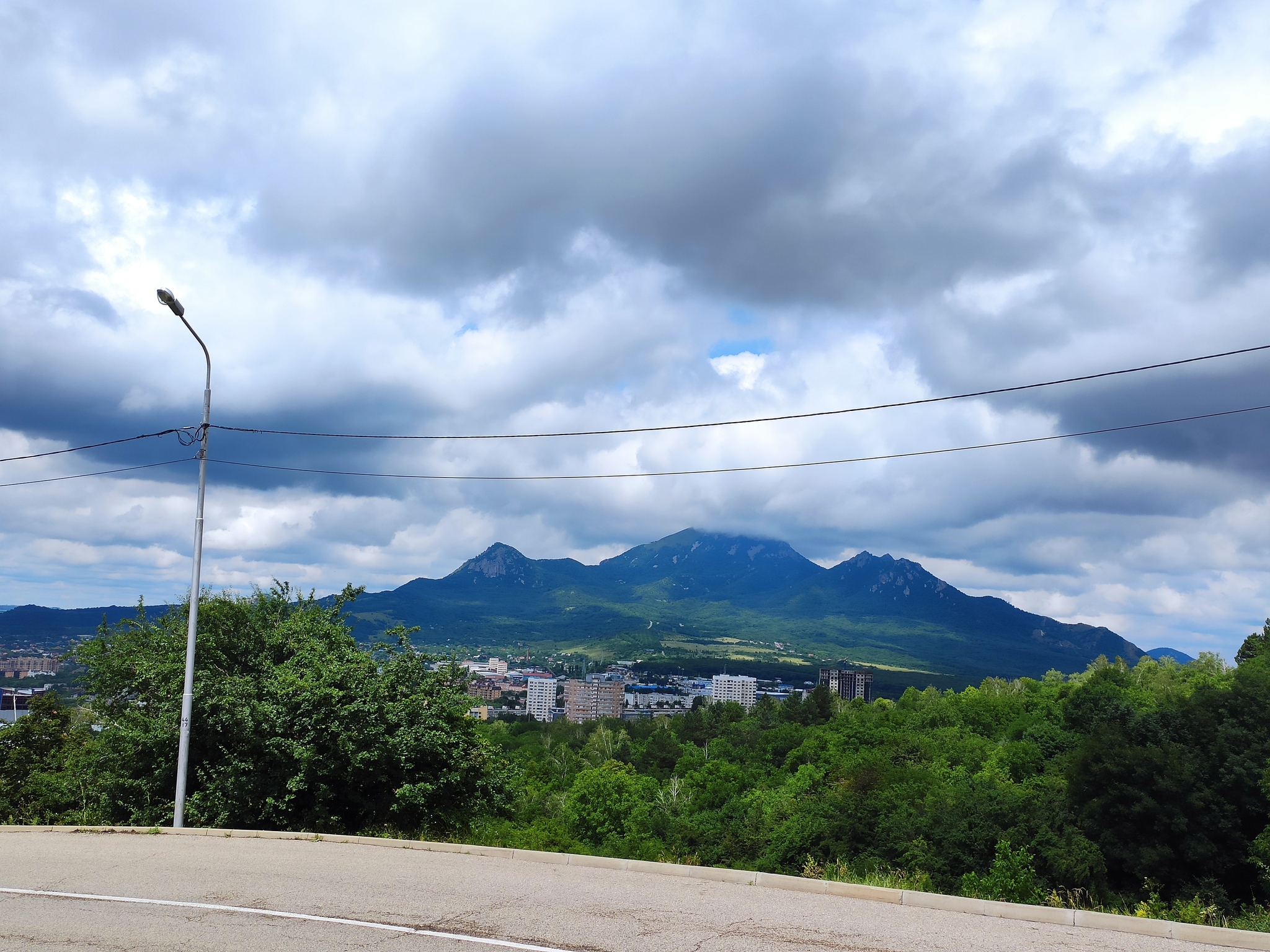 Trekking to Mount Beshtau (1402 m) - My, Hike, Beshtau, Leisure, Tourism, The mountains, Video, Vertical video, Longpost