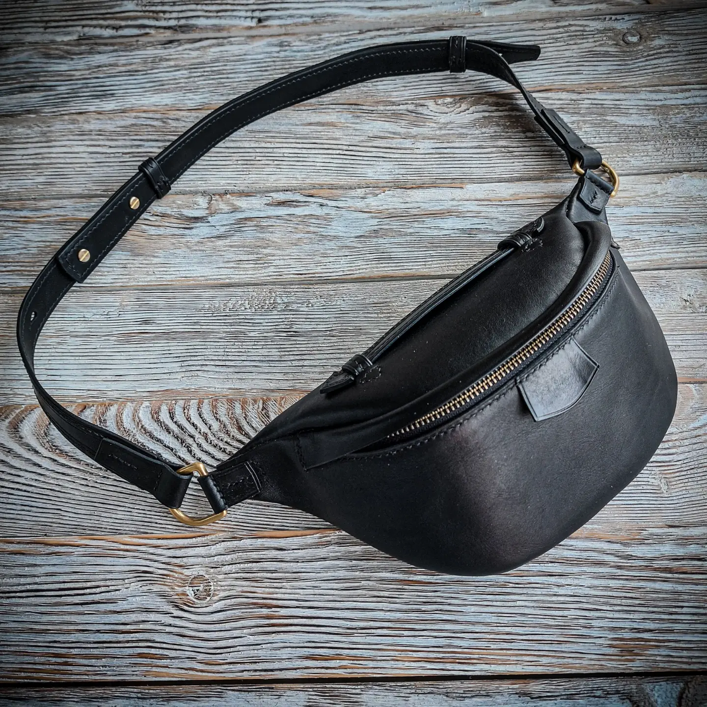 Waist bag Bananka with my crooked hands - My, Leather products, Belt bag, With your own hands, Natural leather, Hand seam, Handmade, Longpost