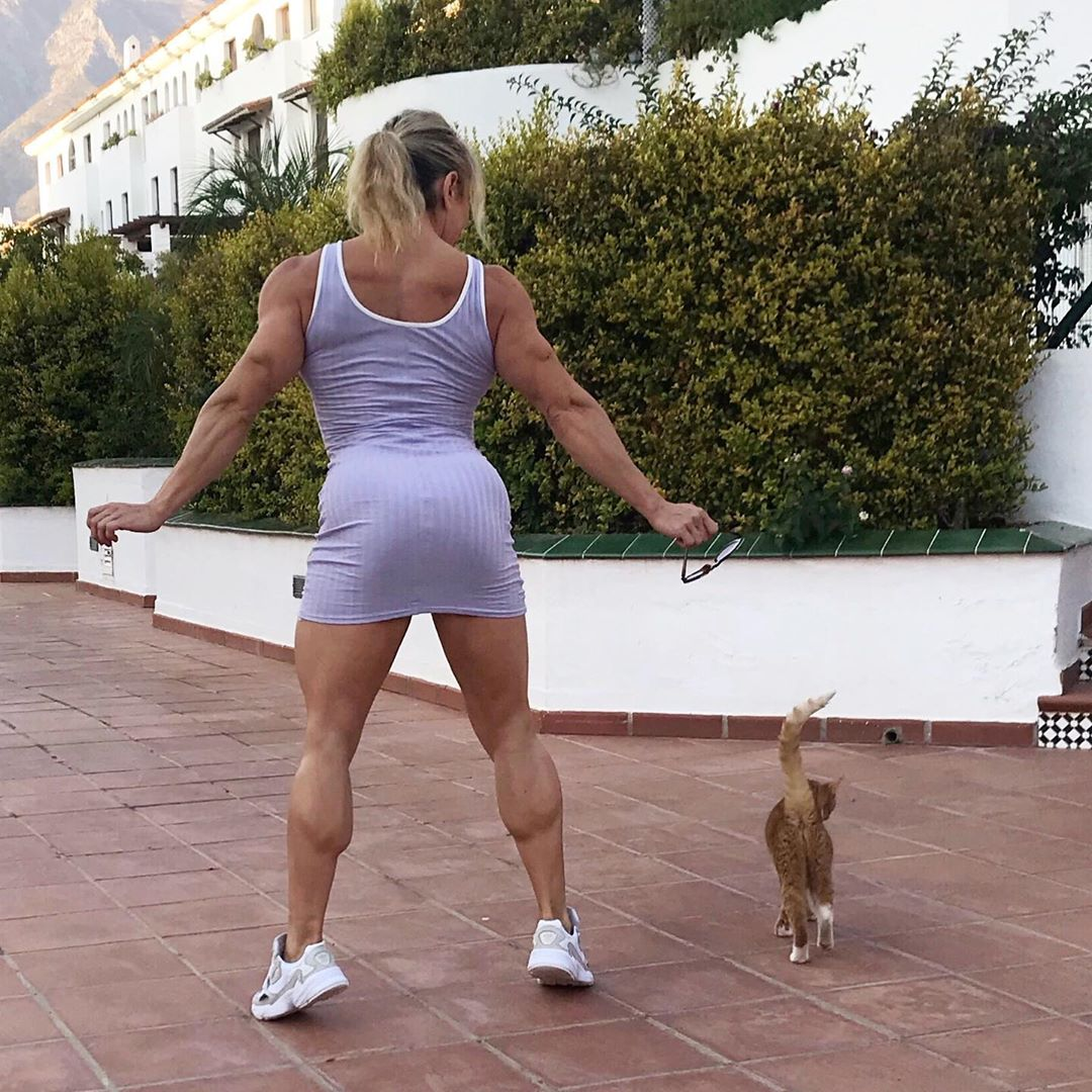 Oana Marinescu - , Longpost, Youtube, Soundless, Vertical video, Video, Erotic, The photo, Sports girls, Strong girl, Body-building, Womens physique, Girls, Bodybuilders, NSFW