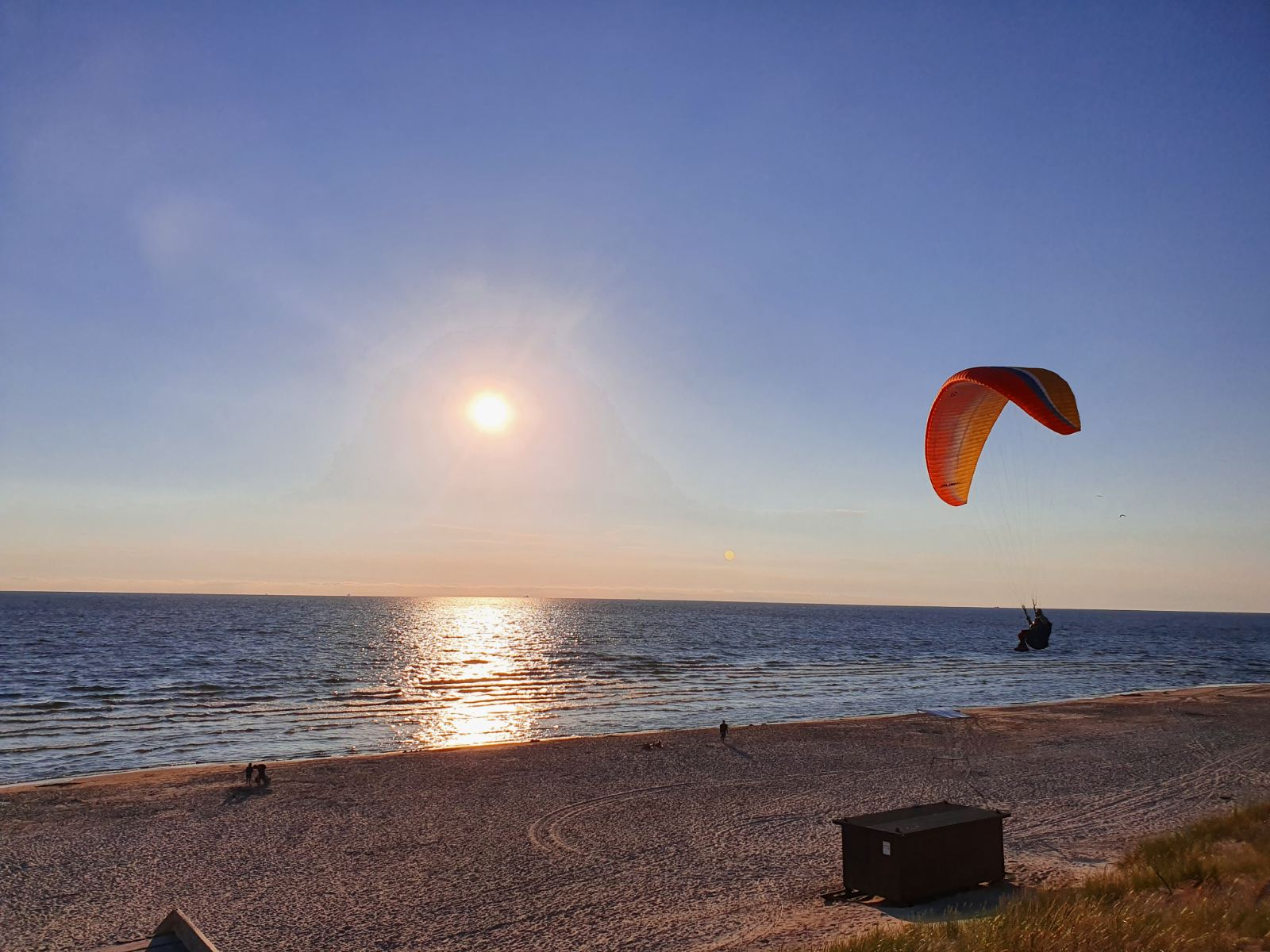 Flight over the Curonian Spit - My, Beginning photographer, The photo, Street photography, Mobile photography, beauty of nature, Flight, Paragliding, Sunset, Baltic Sea, Curonian Spit, Longpost