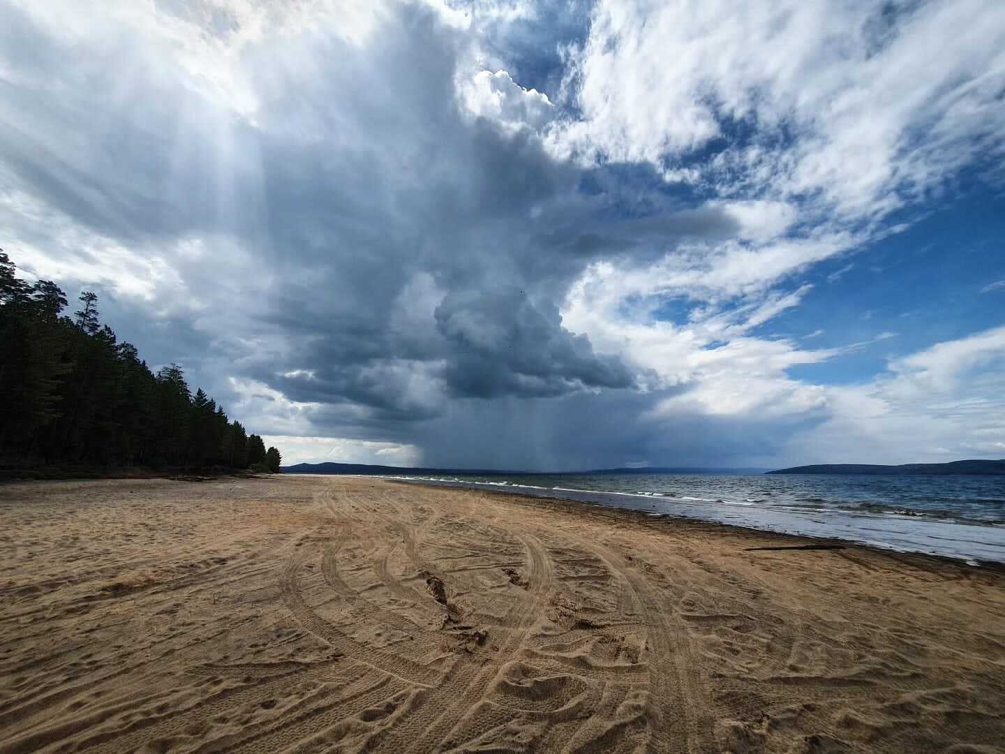 It seems that the rain is approaching - Alcove, Beach, Beach season, Beach vacation, Mobile photography