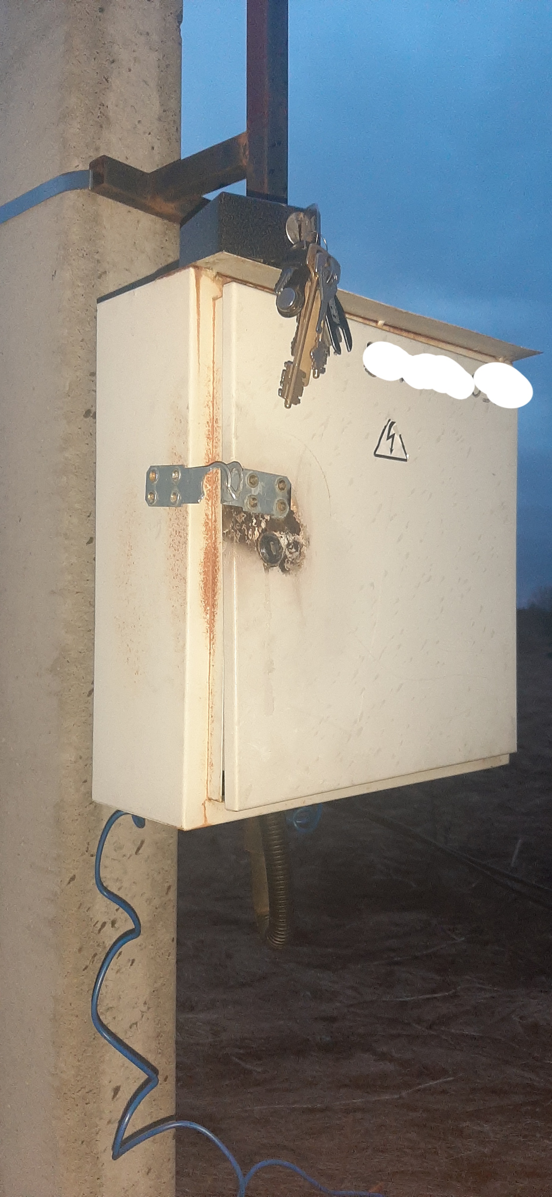 Please tell me how to protect the electrical panel - My, Electricity, Construction, Theft, Longpost