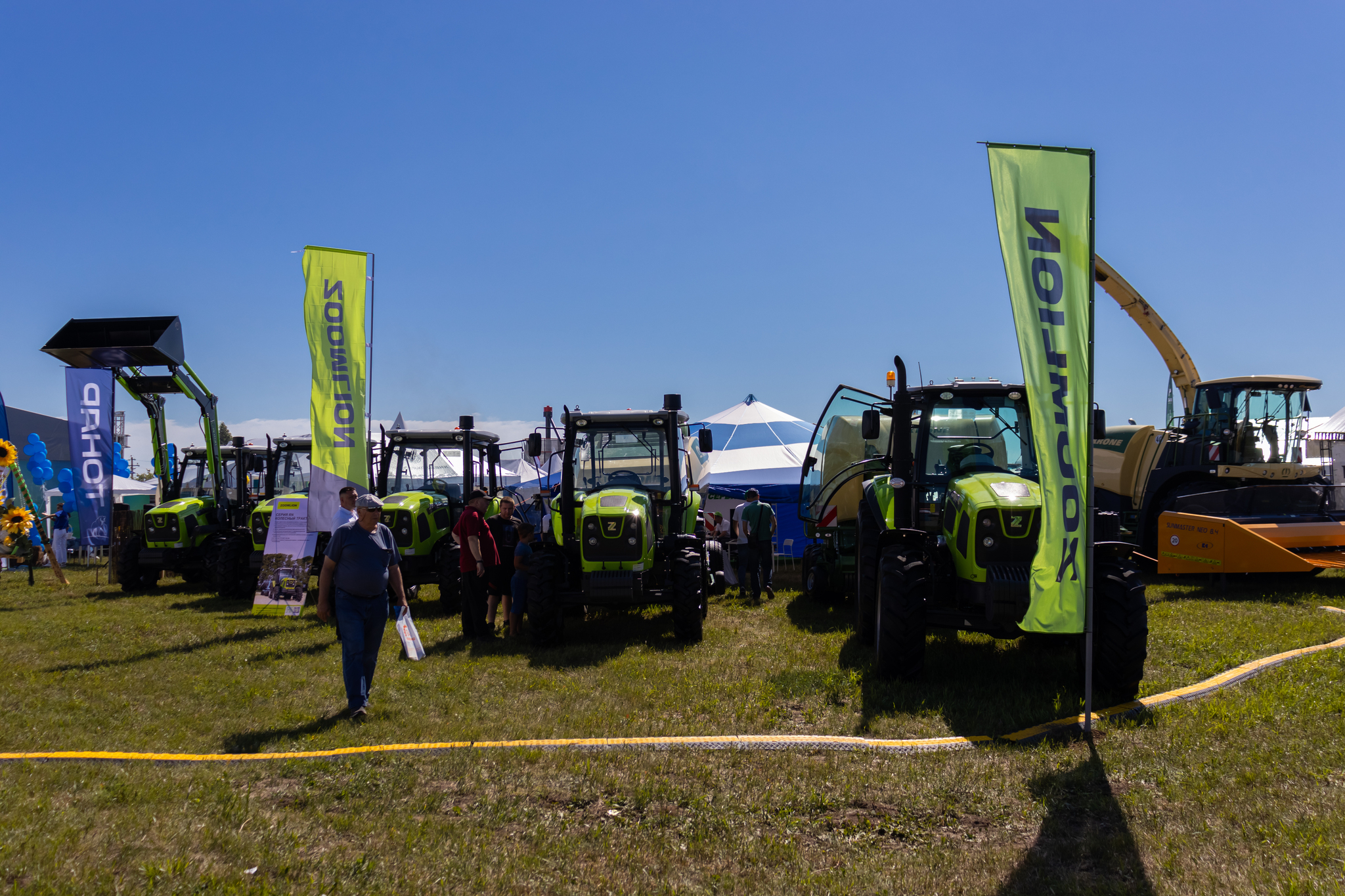 Siberian Field Day 2022 part 2 - My, The photo, Сельское хозяйство, Exhibition, Tractor, Combine harvester, Field, Technics, Agricultural machinery, Barnaul, Summer, Canon, Longpost