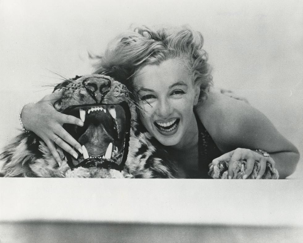 Marilyn Monroe in photographs by Richard Avedon (X) Cycle The Magnificent Marilyn 1060 episode - Cycle, Gorgeous, Marilyn Monroe, Actors and actresses, Celebrities, Blonde, Girls, 1957, The photo, Black and white photo, Longpost