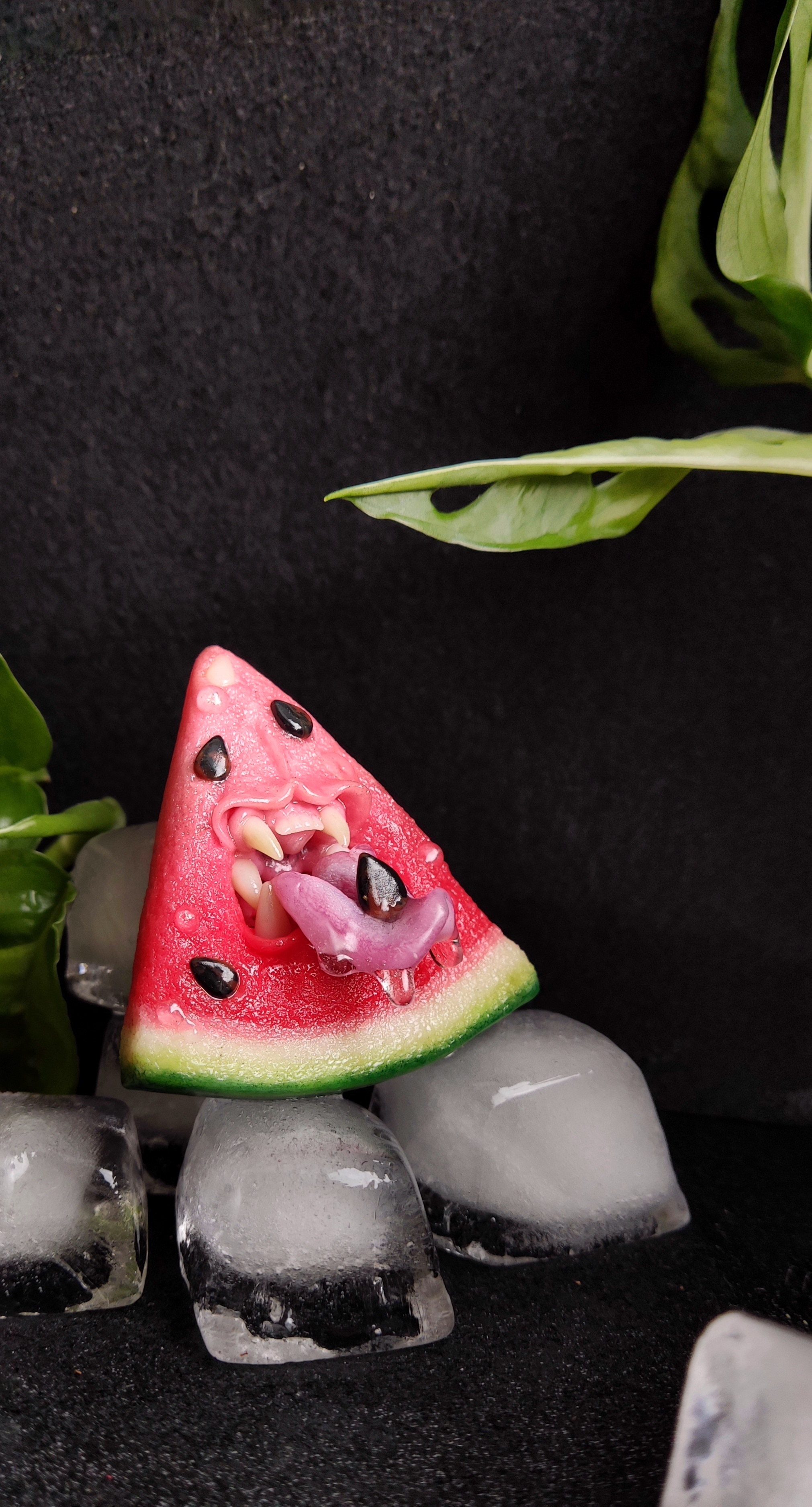 Brooch/Magnet Predatory Watermelon - My, Handmade, Polymer clay, Brooch, Teeth, Horror, Kripota, Decoration, Mystic, Mystical decorations, Video, Soundless, Vertical video, Longpost