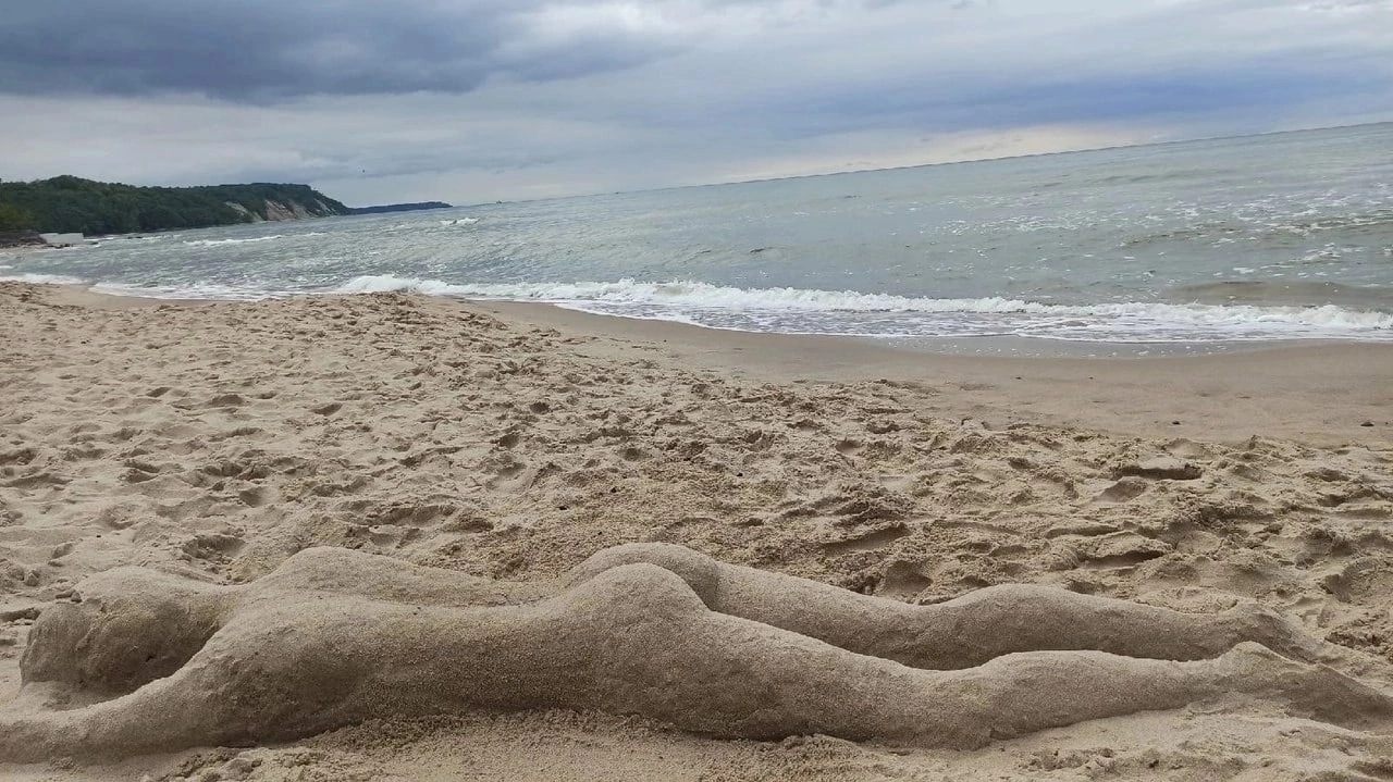 On the beach - Beach, Sea, In contact with, Longpost, Sand sculpture