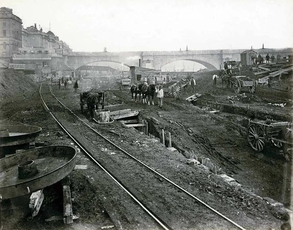 Интересные исторические фотографии ч.16 - История, Старое фото, Вторая мировая война, Великая Отечественная война, Узники концлагерей, Ирландия, Щенки, Солдаты, Уинстон Черчилль, Чарли Чаплин, Крокодилы, Дирижабль, Золотая лихорадка, Месть, Война во Вьетнаме, Метро, Лондон, Вулкан, Ленин, Армения, Длиннопост