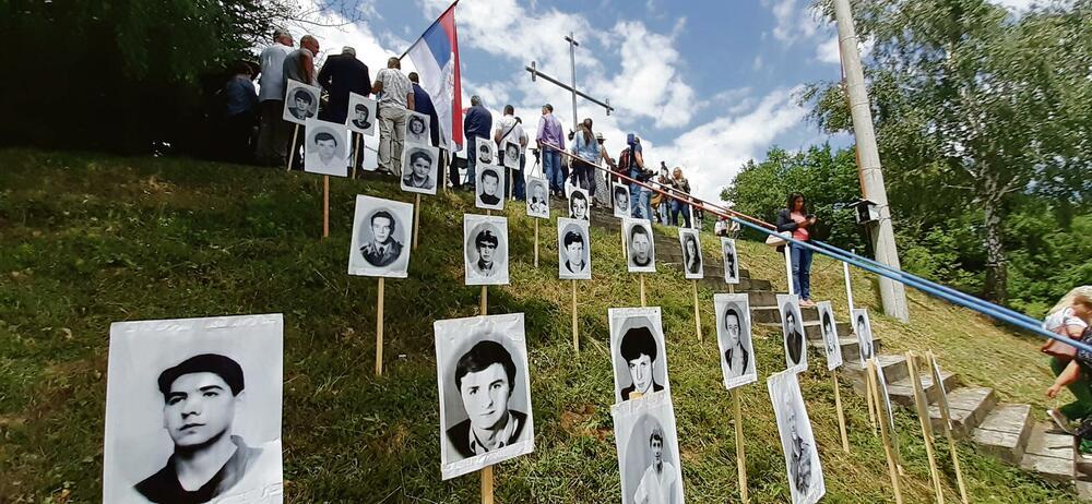 Сребреница 1992.г. раненых жгли заживо - Политика, СМИ и пресса, Сербия, Босния и Герцеговина, Новости, Сребреница, Преступление, Военные преступления, Сербы, Гражданская война, ООН, Жертва, Длиннопост, Негатив