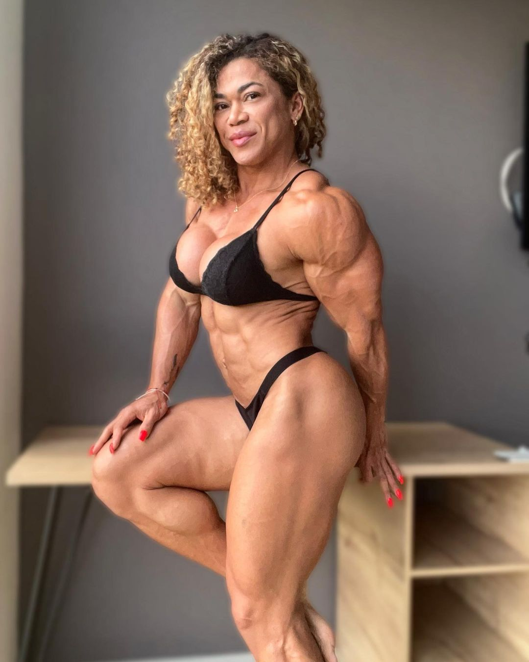 Amy Mendez - NSFW, Girls, Bodybuilders, Strong girl, Erotic, Boobs, Labia, Booty, Press, Sleep-Sleep, Sports girls, Video, Soundless, Vertical video, Longpost, Amy Mendez