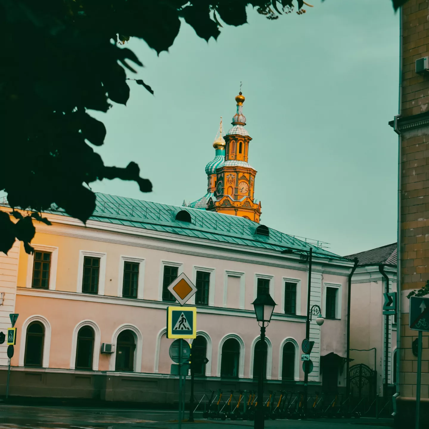 Aesthetics of Kazan streets - My, The photo, Kazan, The street, Sunset, Architecture, Town, Street photography, Evening, City walk, Nikon, Summer, Longpost