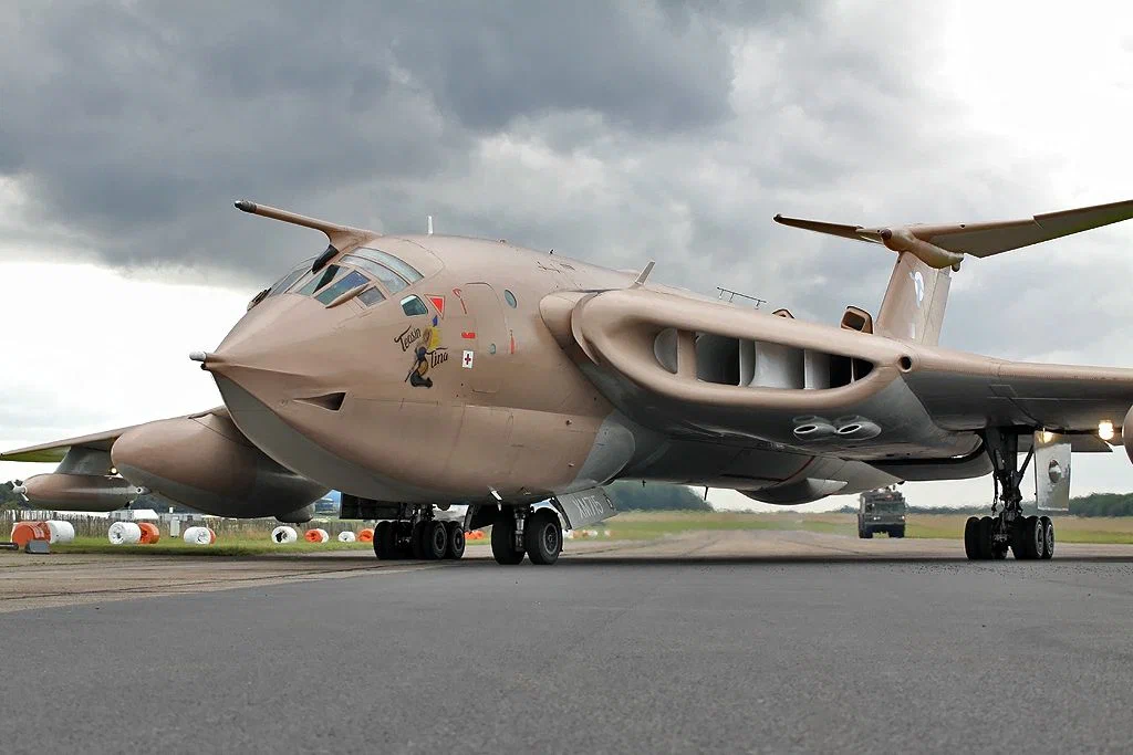 Beauty or beast? - Aviation, Great Britain, Bomber, Air force, Design, Longpost