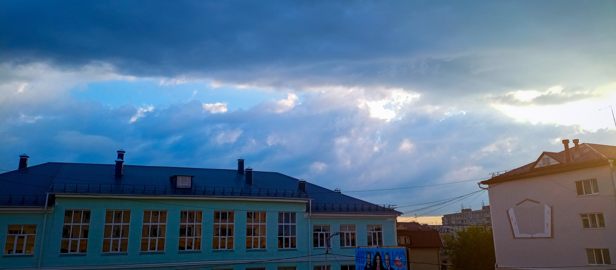 Clouds and sun - My, Mobile photography, Mound, beauty, View from the window, Evening, The clouds, Sunny City