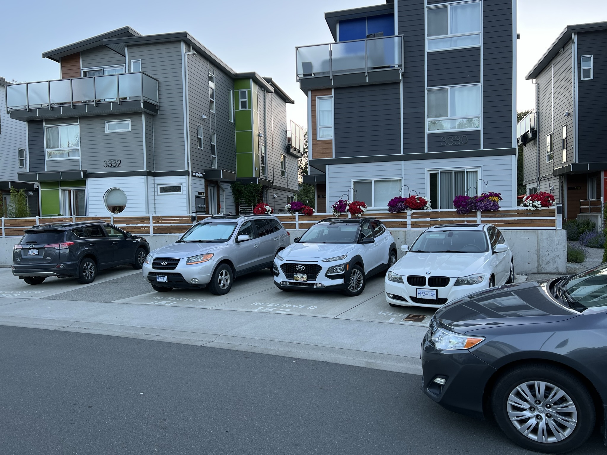 Canada - My, Town, Road, House, Architecture, The street, City walk, Street photography, Evening, Auto, Tesla, A life, Purity, beauty, Canada, Longpost