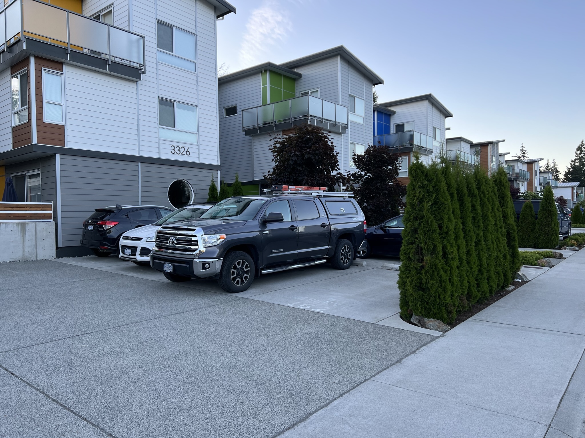 Canada - My, Town, Road, House, Architecture, The street, City walk, Street photography, Evening, Auto, Tesla, A life, Purity, beauty, Canada, Longpost