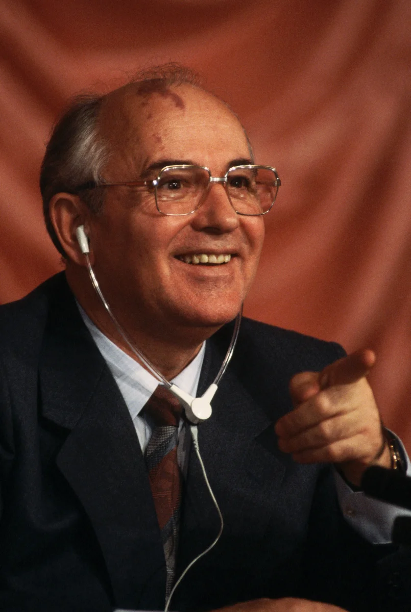 I suggest Gorbachev put on a joyful morally supporting song Road by the Leningrad group)) - Mikhail Gorbachev, Retribution, People's love, Go, Video, Youtube, Longpost