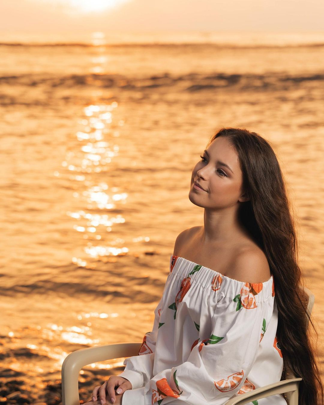 Sunset - Girls, Figure skaters, Anna Shcherbakova, Brunette, Long hair, Gorgeous, The photo, Russian, Sunset