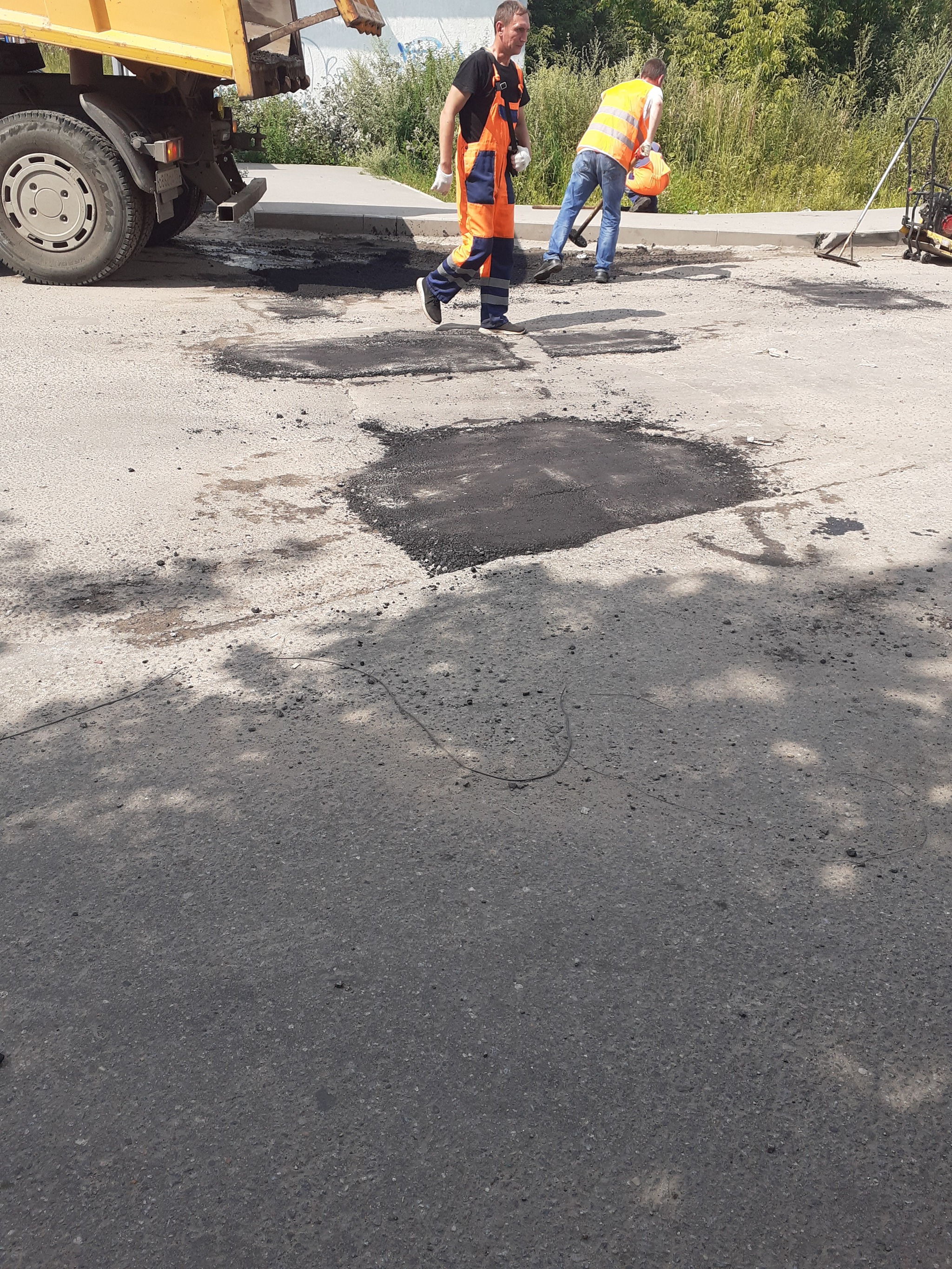 Virtue and potholes on the road - Internet Portal Dobrodel, Pit, Road repair, Road workers, Good service, Longpost, civil position