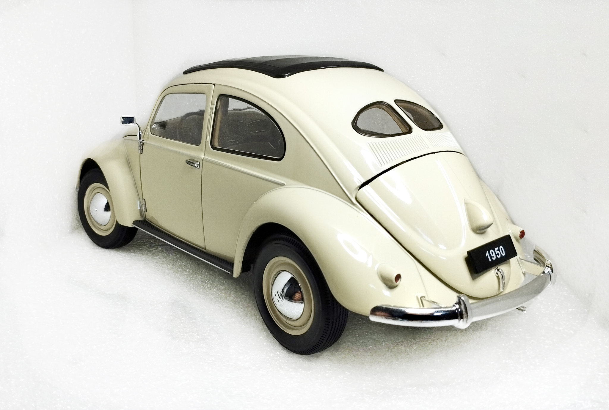 Volkswagen Type 1 (Фольксваген Жук) в масштабе 1:18 от фирмы WELLY | Пикабу