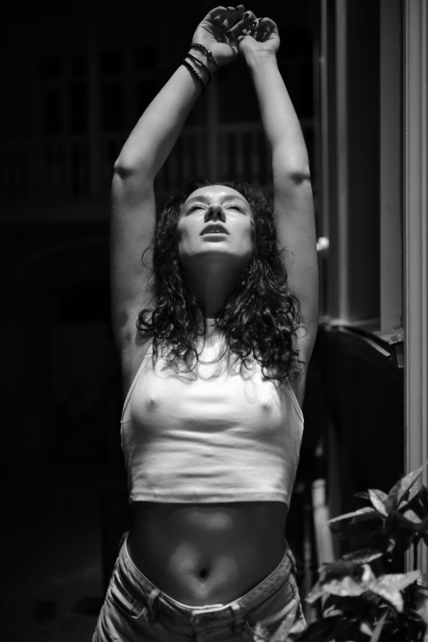 Samantha - NSFW, My, Erotic, Black and white, T-shirt, Nipples, Night, The photo, Longpost, Professional shooting