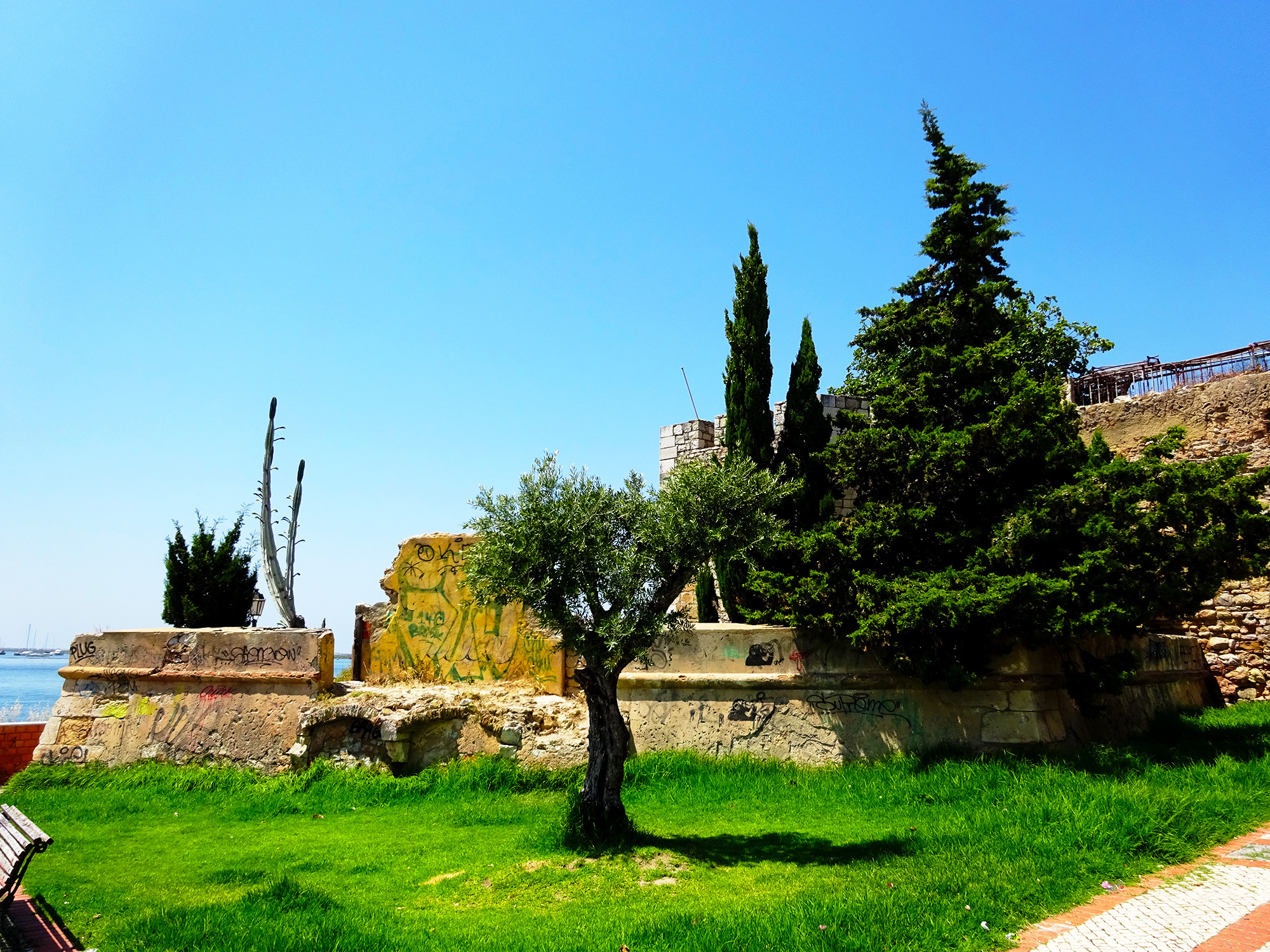 Photo walk around the walls of Faro - My, Travels, Portugal, Algarve, Faro, Wall, Ruins, Azulejo, The photo, Longpost