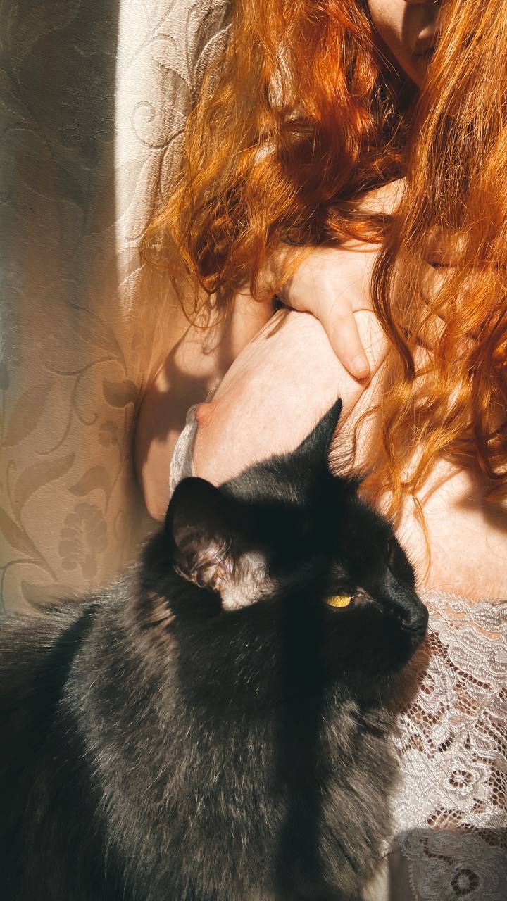 How to share the only sunny window with a cat? - NSFW, My, Homemade, Boobs, Erotic, cat, Redheads, Nudity