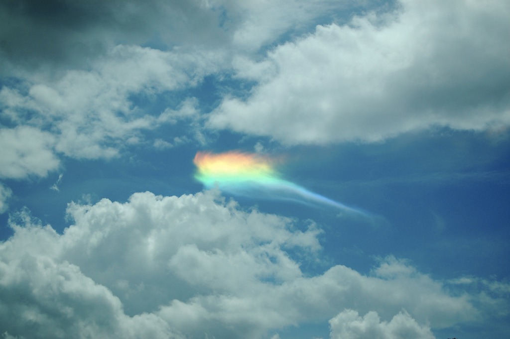 fiery rainbow - Rainbow, Fire Rainbow, Clouds, Mexico, Indonesia, Ohio, Portugal, Hawaii, Honolulu, Michigan, Texas, Florida, Pennsylvania, Halo, North Carolina, Oregon, Informative, Nauchpop, Nature, beauty of nature, Longpost