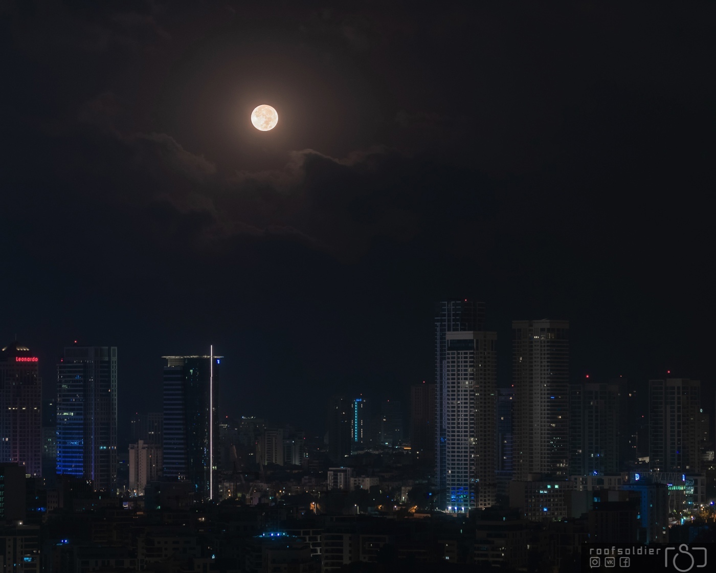 My failed attempts to catch the moon over Tel Aviv - My, Alexey Golubev, The photo, Photographer, Israel, I want criticism, Architecture, Town, Tel Aviv, Skyscraper, The property, View from above, moon, Full moon, Astrophoto, Longpost, Canon