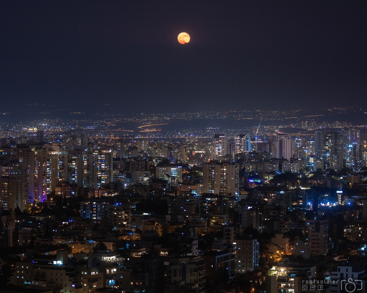 My failed attempts to catch the moon over Tel Aviv - My, Alexey Golubev, The photo, Photographer, Israel, I want criticism, Architecture, Town, Tel Aviv, Skyscraper, The property, View from above, moon, Full moon, Astrophoto, Longpost, Canon