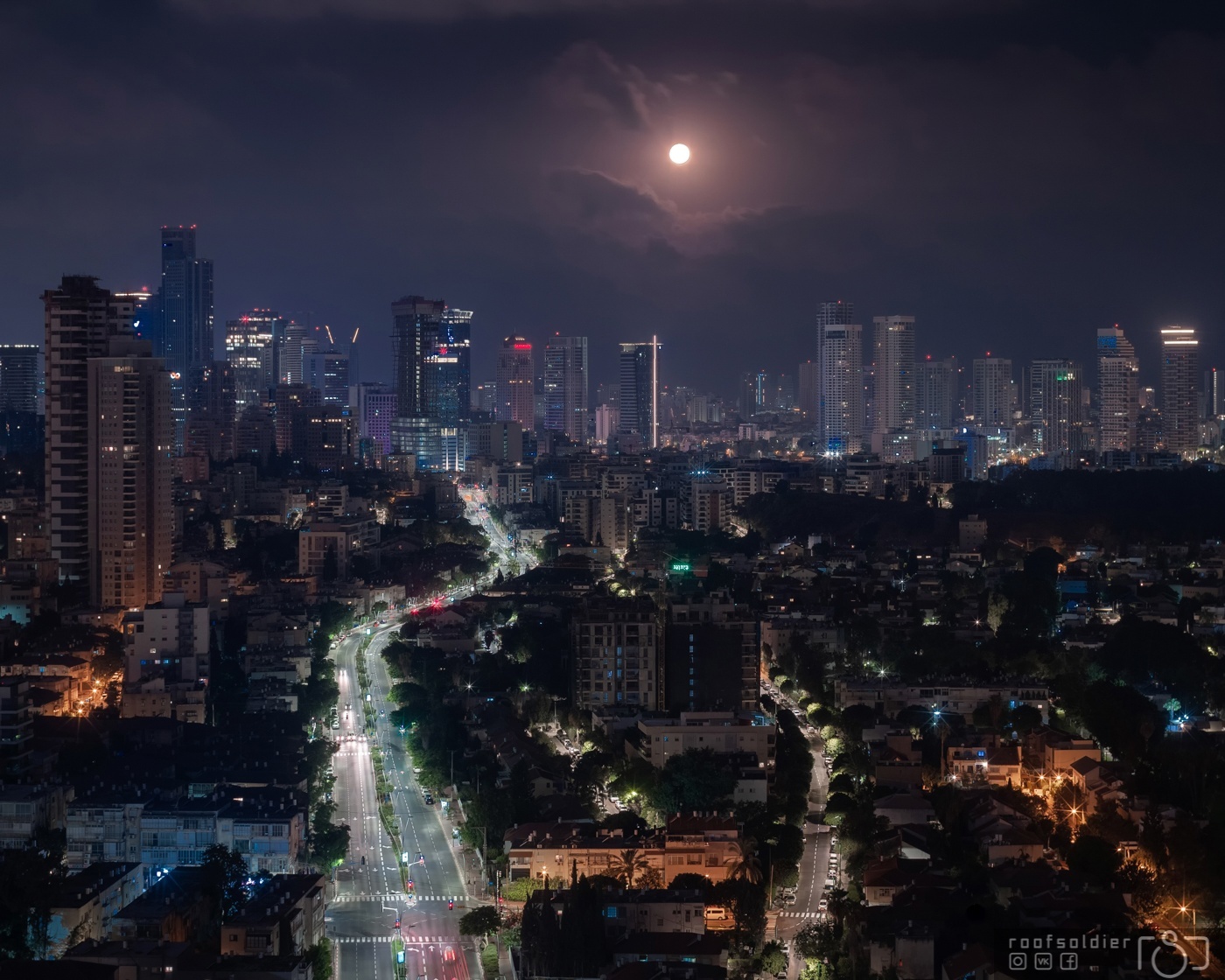 My failed attempts to catch the moon over Tel Aviv - My, Alexey Golubev, The photo, Photographer, Israel, I want criticism, Architecture, Town, Tel Aviv, Skyscraper, The property, View from above, moon, Full moon, Astrophoto, Longpost, Canon