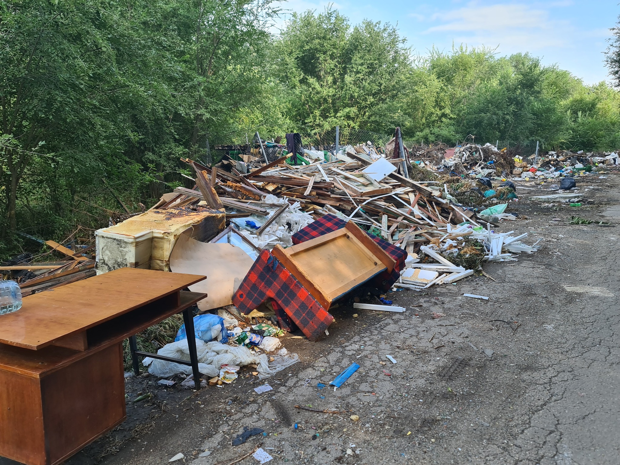 Garbage reform in two photographs of the same place in the village of Kushchevskaya, almost a year later. Will there be no order? - My, Garbage, Kushchevskaya, Краснодарский Край, Inaction, Garbage reform