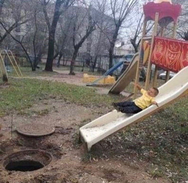 Cursed images RE#006 - Oddities, Playground, A second before, Fun, Russia, The photo