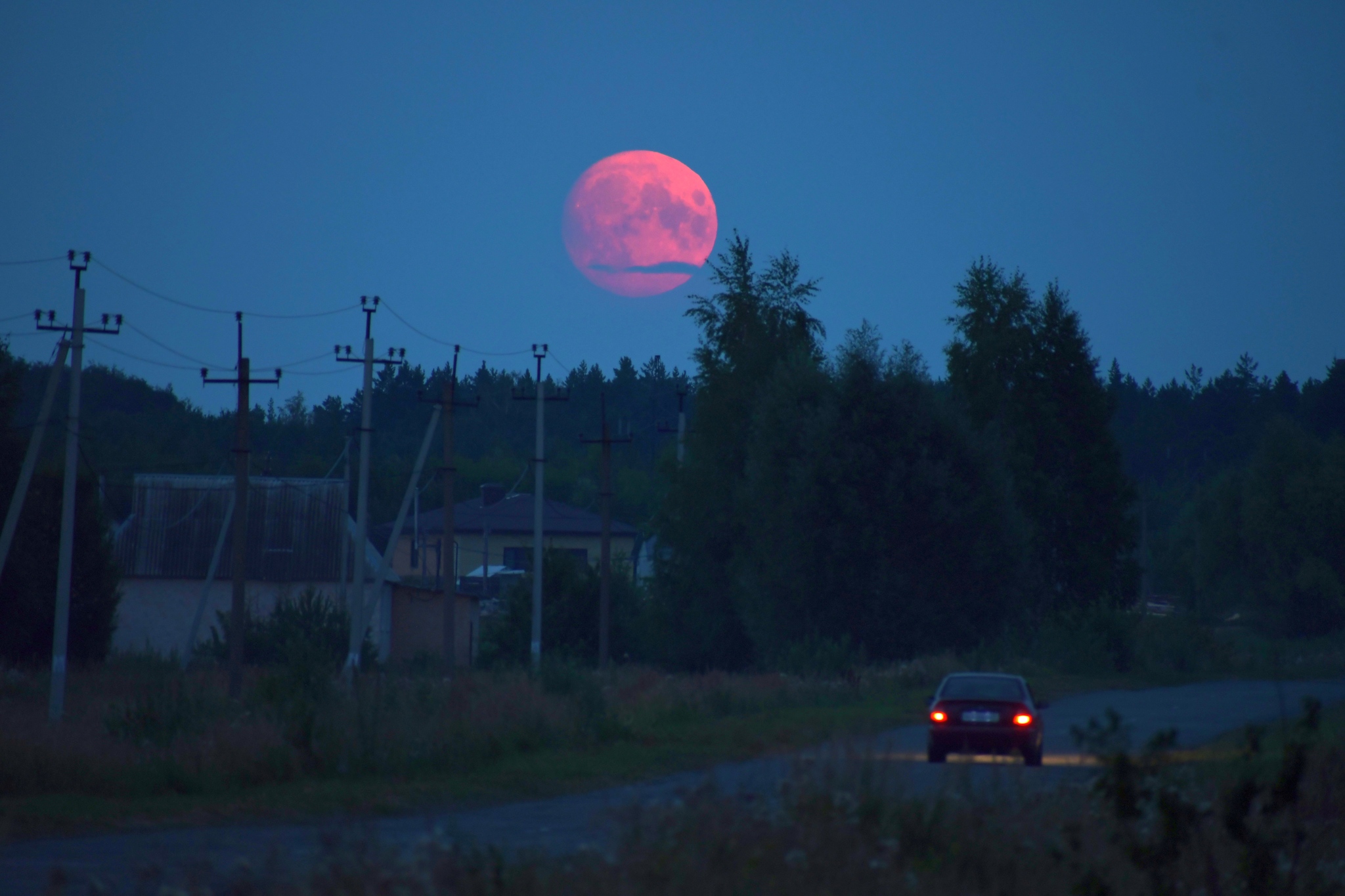 Moonrise in bright red colors - My, Sky, moon, The photo, Red, Road, Horizon