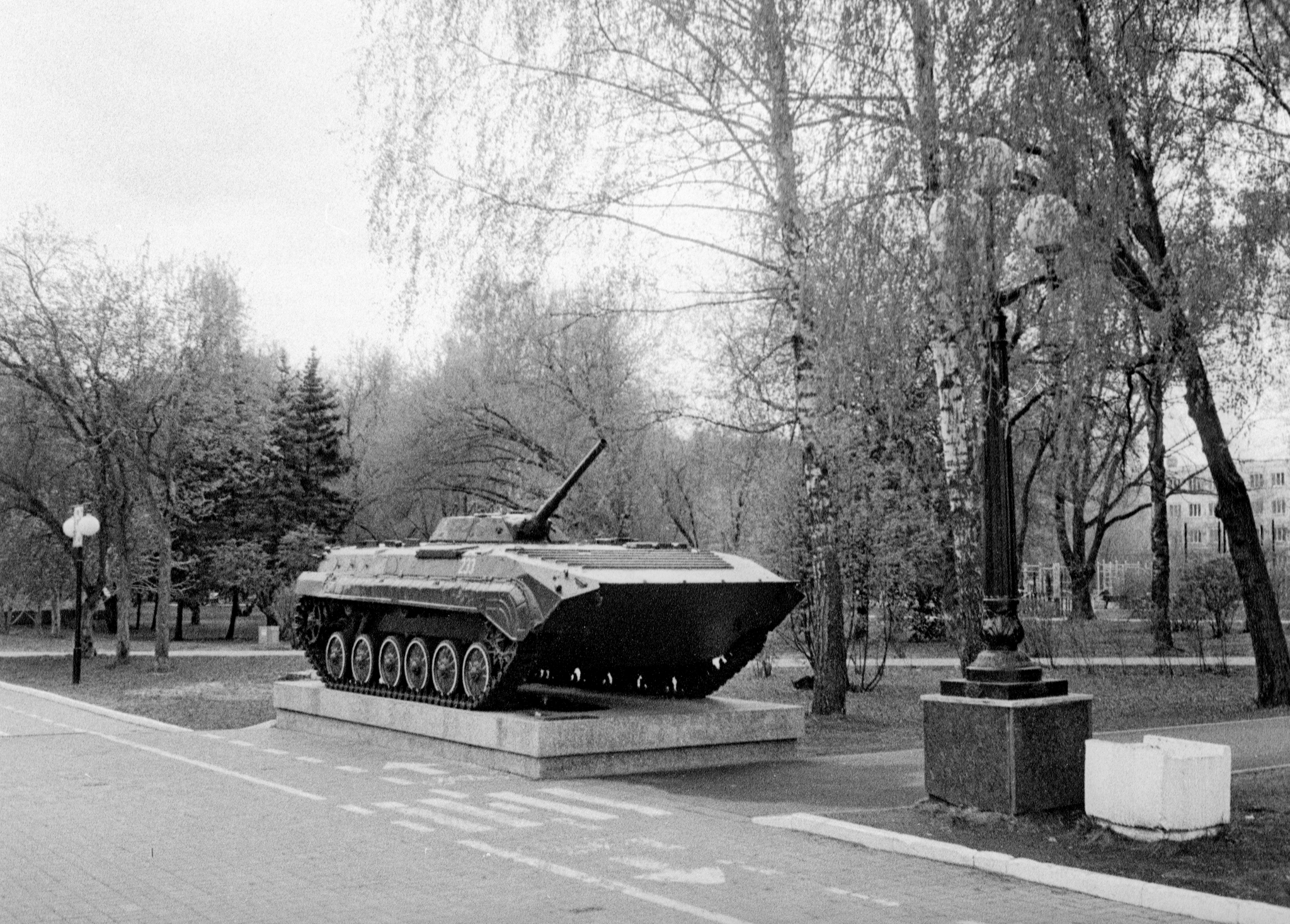 Йошкар-олинские памятники Чеченских войн в объективе Чайки - Памятник, Память, Техника, Йошкар-Ола, Бронетехника, Чеченские войны, Фотография, Пленка, Длиннопост