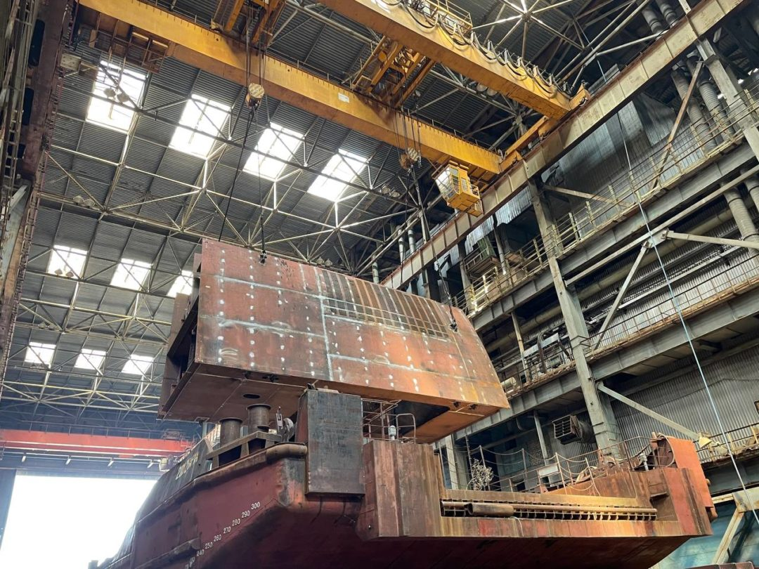 Sections for the fifth nuclear icebreaker of project 22220 were manufactured at Astrakhan shipyards. Propulsion motors were loaded onto the fourth - news, Russia, Nuclear icebreaker, Shipbuilding, Longpost