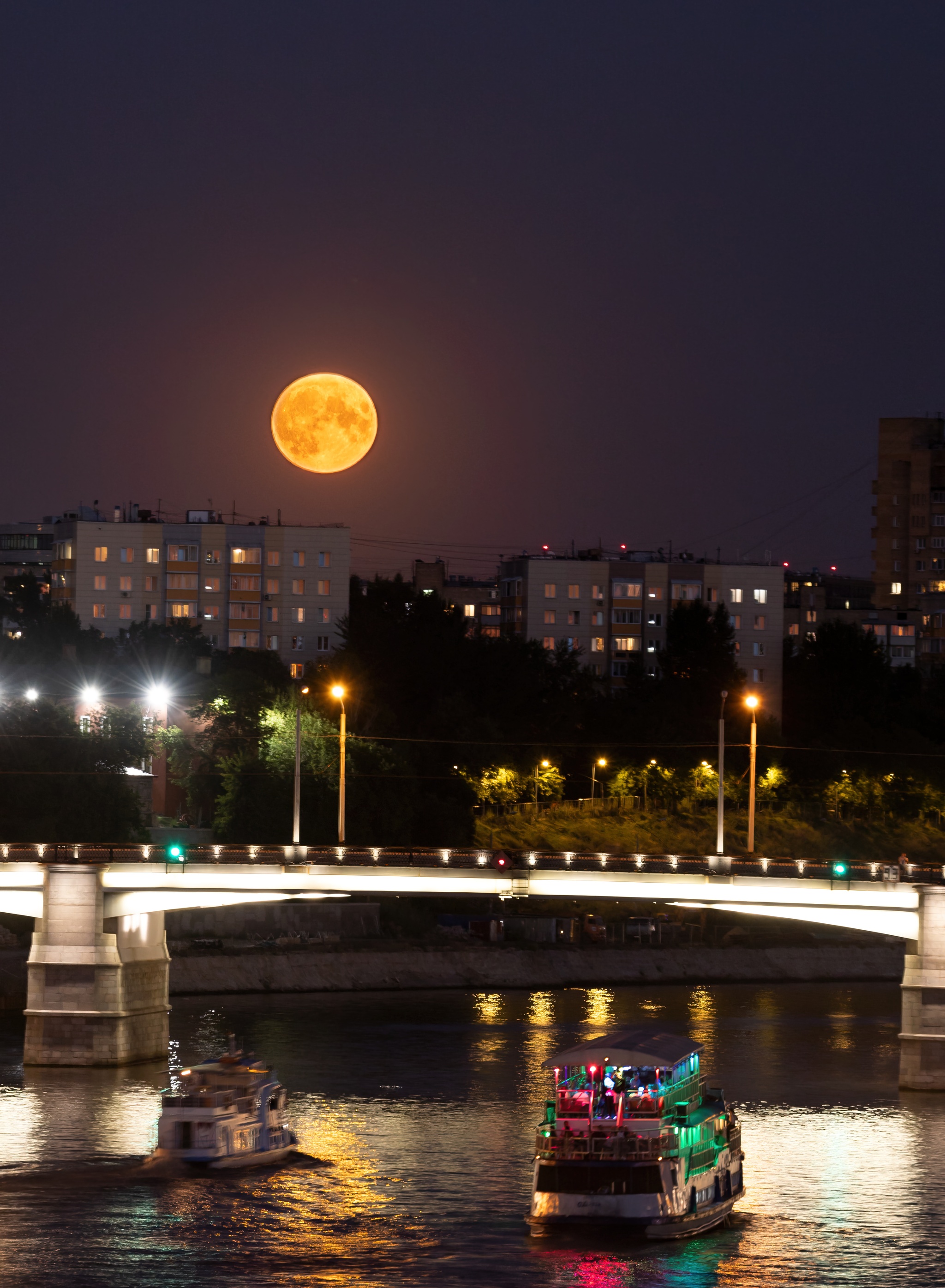 Луна над Москвой | Пикабу