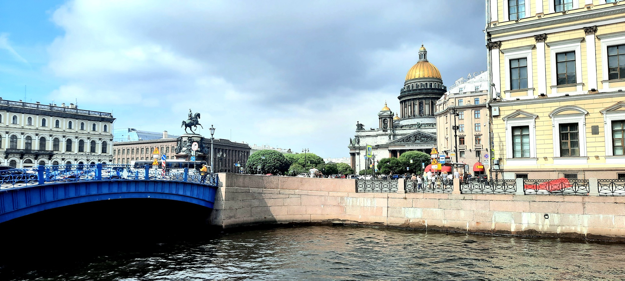 Just a little Peter - My, Saint Petersburg, Saint Isaac's Cathedral, Washing, Fontanka, Sky, Anichkov bridge, The photo, Mobile photography